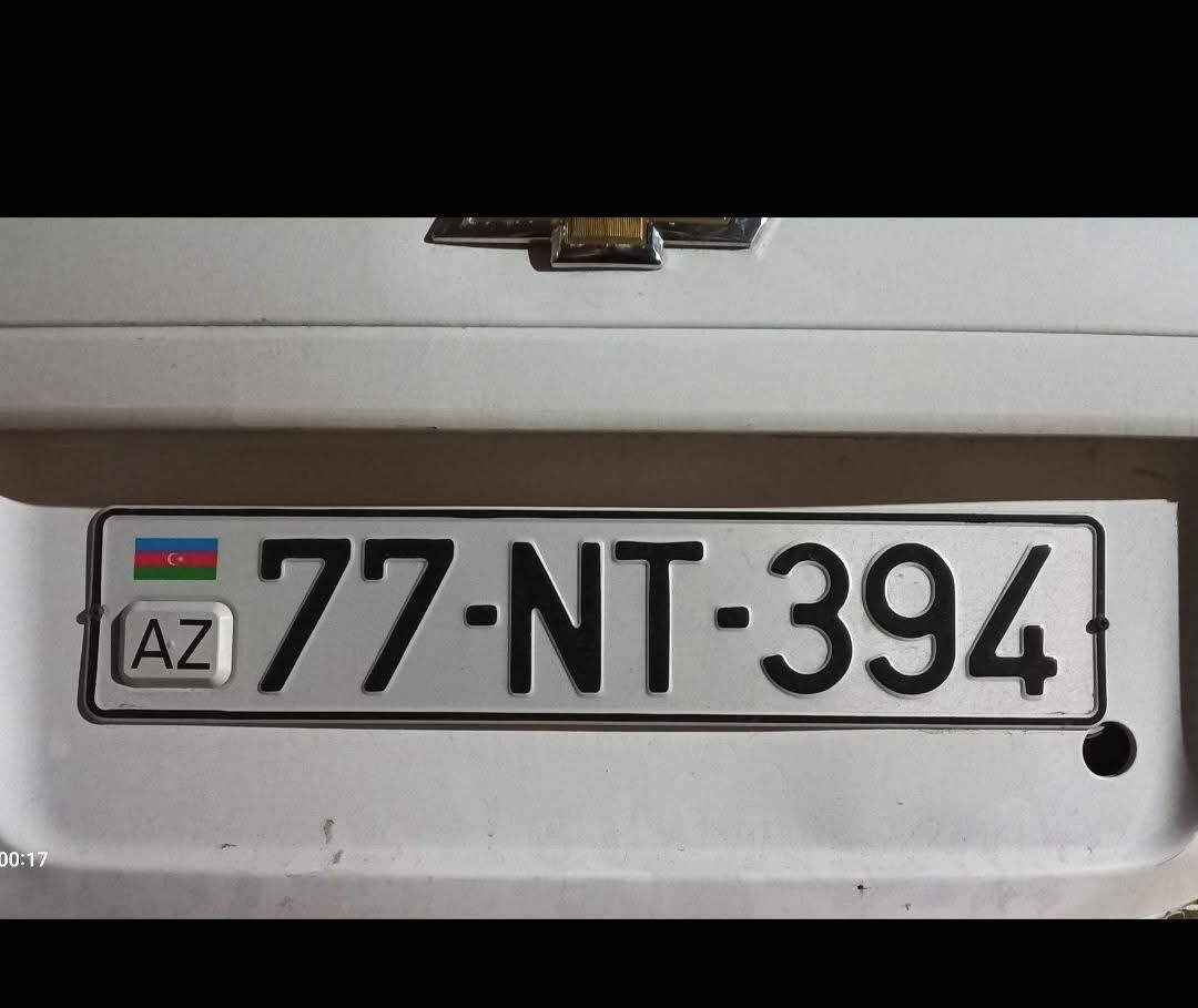 Avto qeydiyyat nişanı itib